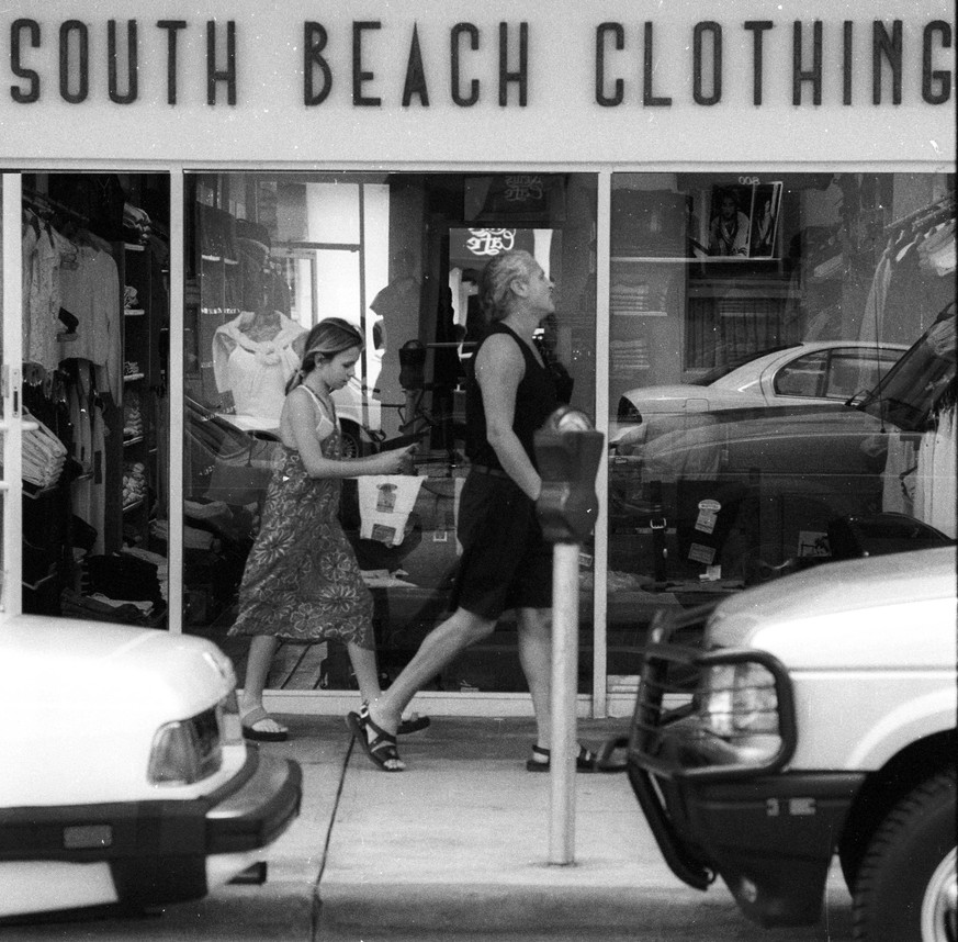 Celebrities Miami. Florida. USA. Gianni Versace and niece Allegra Versace in 1997 in Miami. UPDATE:27.11.2018. LMK33-SLIB271118ASCU-001 PUBLICATIONxINxGERxSUIxAUTxONLY