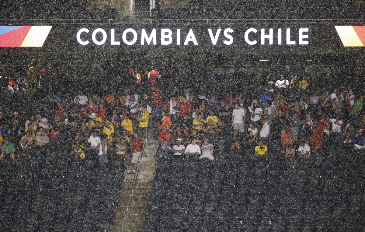 Ein starker Gewitterregen über Chicago führt im Copa-America-Halbfinal zwischen Kolumbien und Chile zu einem langen Unterbruch.