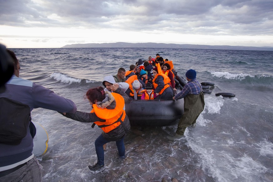 Ein Boot mit Migranten erreicht europäisches Festland. Besonders die Routen nach Italien wurden vergangenes Jahr stark frequentiert.