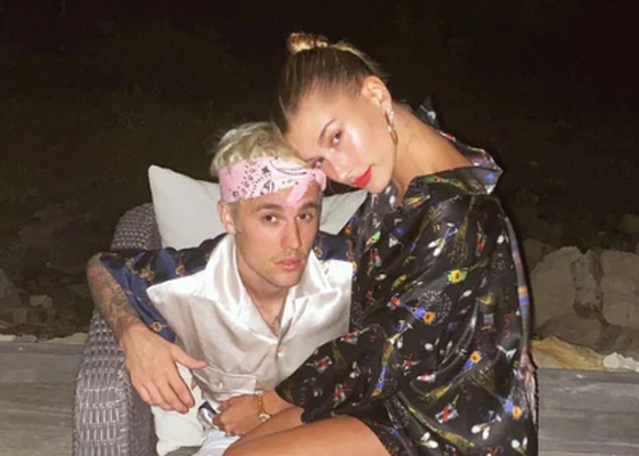 Optische Täuschung: Hailey Bieber mit Justin und langem Arm