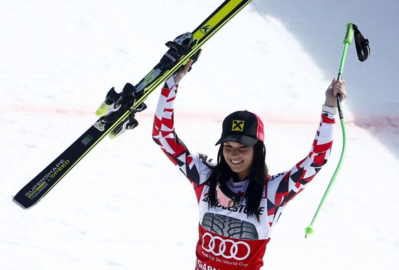 Third placed Anna Fenninger of Austria waves after the women's Super G event of the Alpine Skiing World Cup in Garmisch-Partenkirchen March 8, 2015. REUTERS/Michael Dalder (GERMANY - Tags: SPORT SKIING)