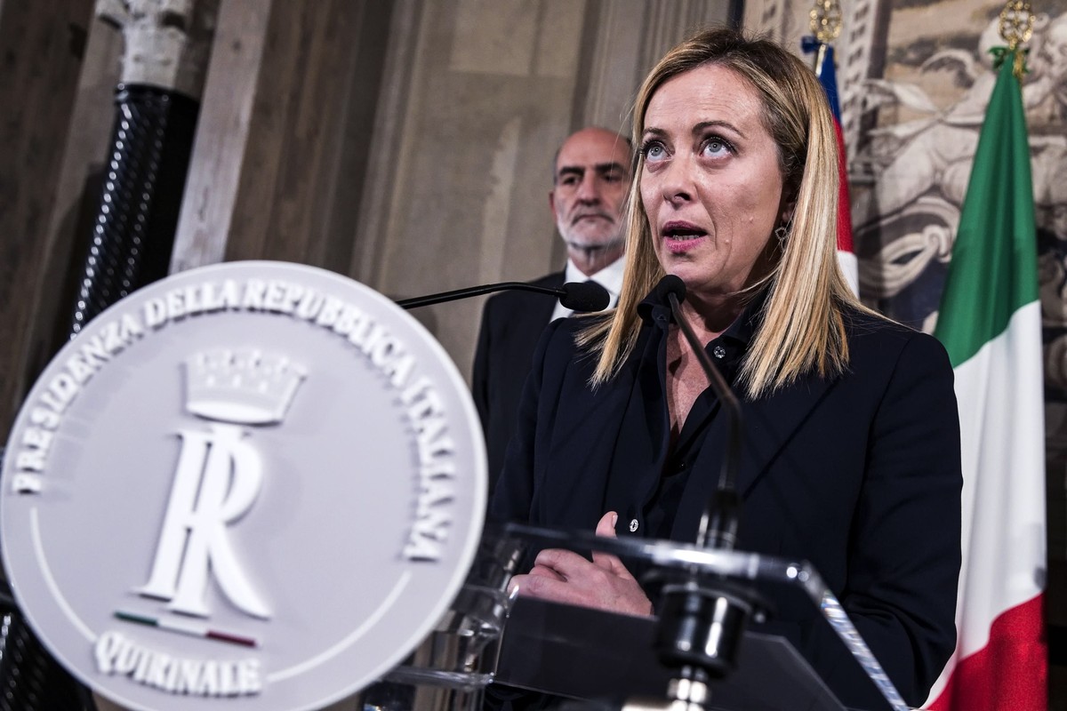 La tâche de Giorgia Meloni s'annonce ardue, d'autant qu'elle devra veiller à l'unité de sa coalition qui montre déjà des fissures.