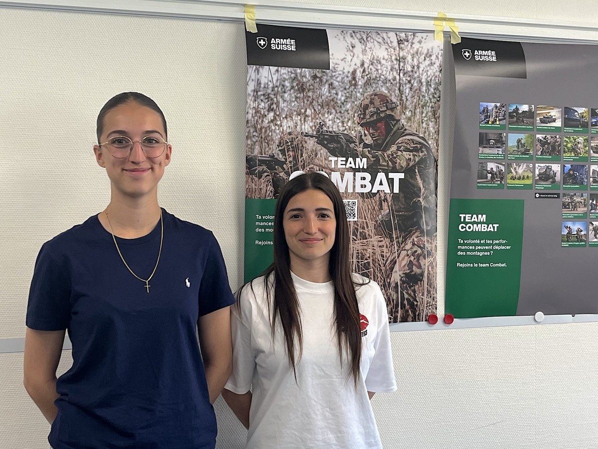 A Colombier (NE), une quarantaine de jeunes femmes ont pris part à une journée d'information de l'armée suisse.