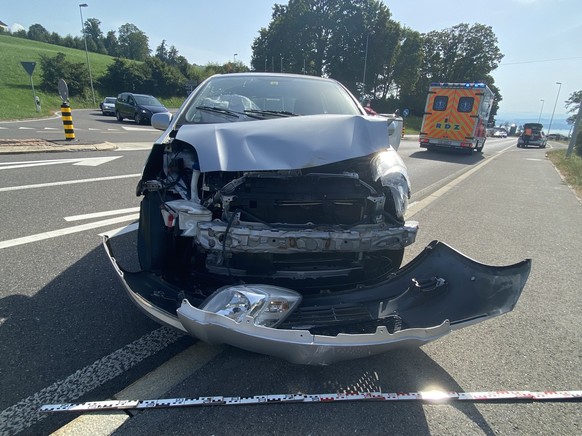 In Baar ist es am 23. August 2023 zu einer Kollision zwischen zwei Fahr-
zeugen gekommen. Die beiden Autolenkenden wurden bei dem Unfall leicht verletzt.