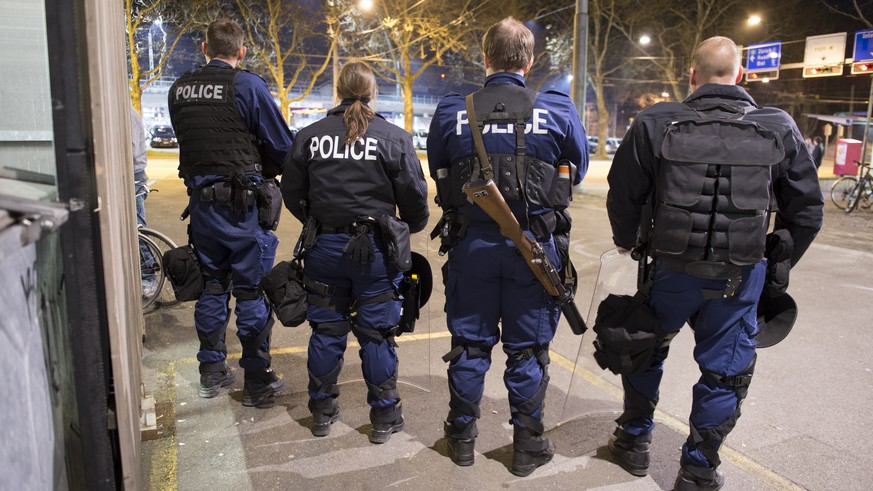 Sichere Distanz zur Reitschule: Angriffe auf Polizisten sind an der Tagesordnung.