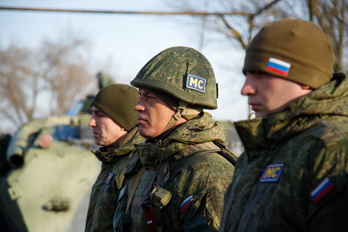 Moldova Transnistria Peacekeeping Forces 8591130 28.12.2023 Peacekeepers from the Moldovan Armed Forces are seen at the checkpoint in Tiraspol, Transnistrian region, Moldova. Members of the Joint Cont ...