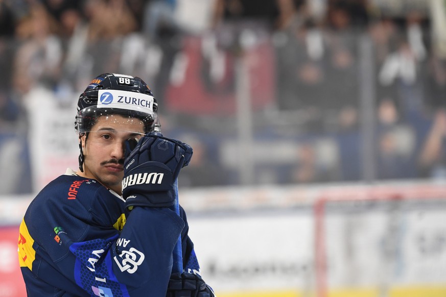 Ambri&#039;s player Inti Pestoni at the end of the preliminary round game of National League Swiss Championship 2022/23 between, HC Ambri Piotta against HC Lugano at the Gottardo Arena in Ambri, Thurs ...