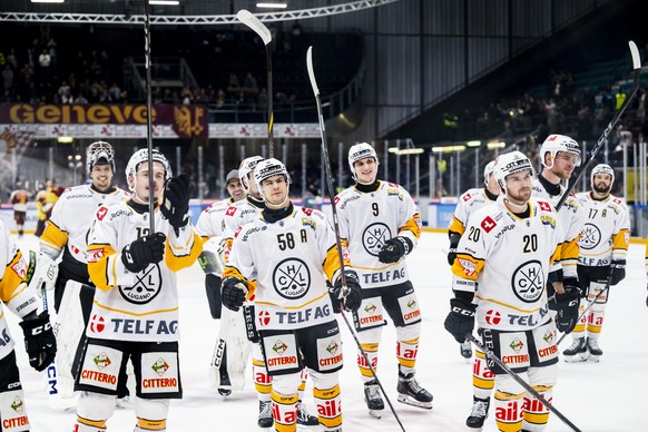 Les joueurs du HC Lugano fetent la victoire lors du championnat suisse de hockey sur glace de National League entre Geneve Servette HC et HC Lugano le vendredi 3 octobre 2025 a la patinoire des Vernet ...