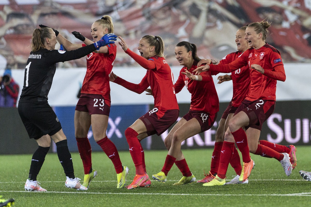 Swiss goalkeeper Gaelle Thalmann, left, celebrates with Alisha Lehmann, 2nd left, and her other teammates after winning the UEFA Women's Euro 2022 play-off 2nd leg qualification match between Swi ...
