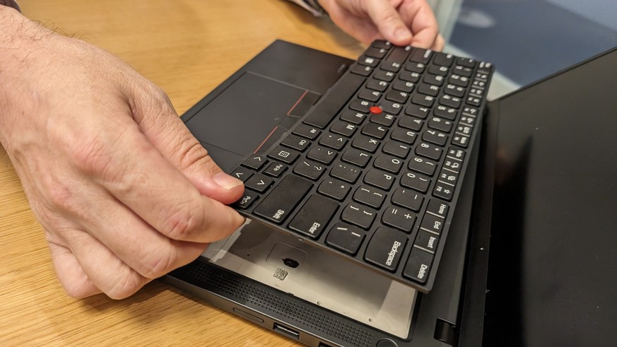 Die Tastatur lässt sich beim neuen Lenovo ThinkPad mit wenigen Handgriffen austauschen.