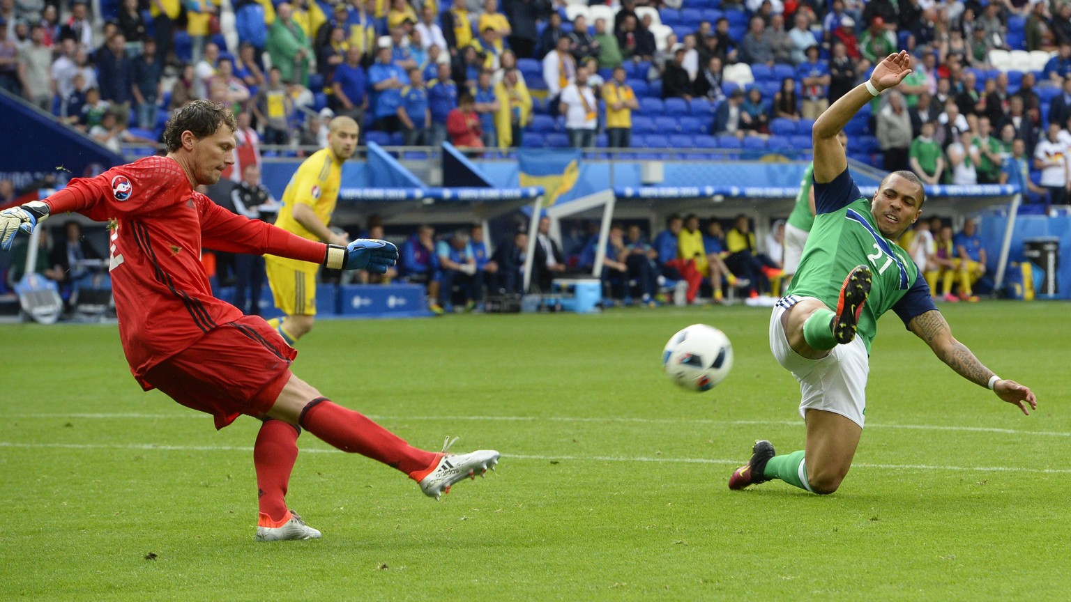 Voller Einsatz gegen die Ukraine: Ex-Goalie Josh Magennis.