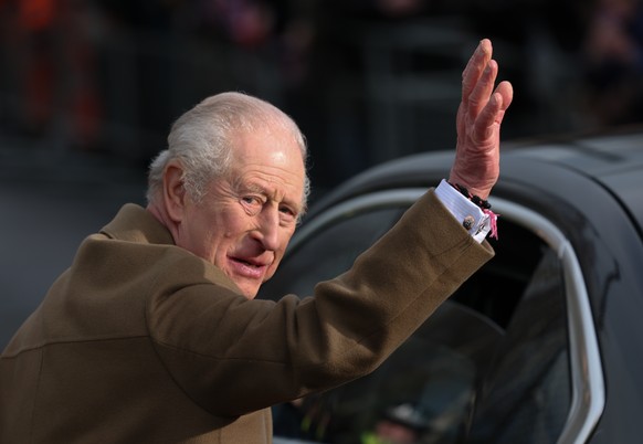 KEYPIX - epa12719486 Britain's King Charles III waves as he departs from Clitheroe Station during a visit to Lancashire, in Clitheroe, Britain, 09 February 2026. EPA/ADAM VAUGHAN