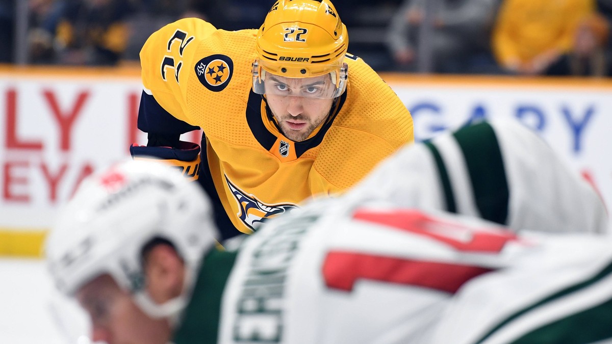 NHL, Eishockey Herren, USA Minnesota Wild at Nashville Predators Nov 15, 2022 Nashville, Tennessee, USA Nashville Predators right wing Nino Niederreiter 22 waits for a face off during the third period ...
