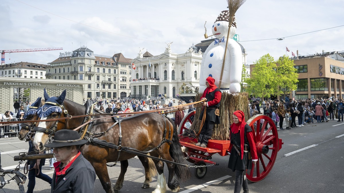 The Boeoegg and Traditionally dressed children take part in the children's parade through Zurich's city center the day before the Sechselaeuten festival on Sunday, April 27, 2025 in Zurich,  ...
