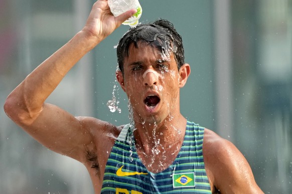 Brazil&#039;s Lucas Mazzo douses himself with water during the men&#039;s 20km race walk at the 2020 Summer Olympics, Thursday, Aug. 5, 2021, in Sapporo, Japan. (AP Photo/Shuji Kajiyama)