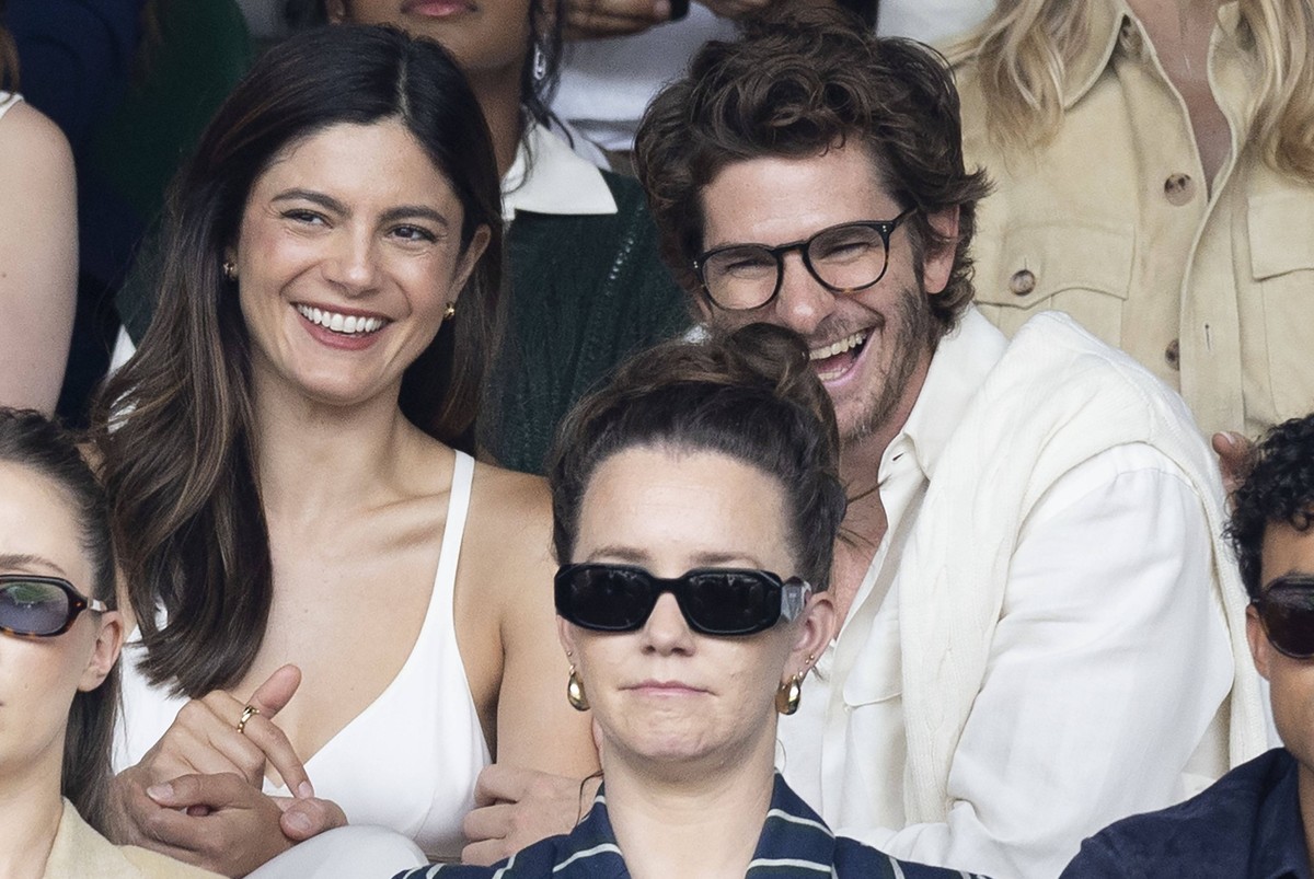 . 06/07/2025. London, United Kingdom. Monica Barbaro and Andrew Garfield in the crowd on Centre Court on day seven of the Wimbledon Tennis Championships in London. PUBLICATIONxINxGERxSUIxAUTxHUNxONLY  ...