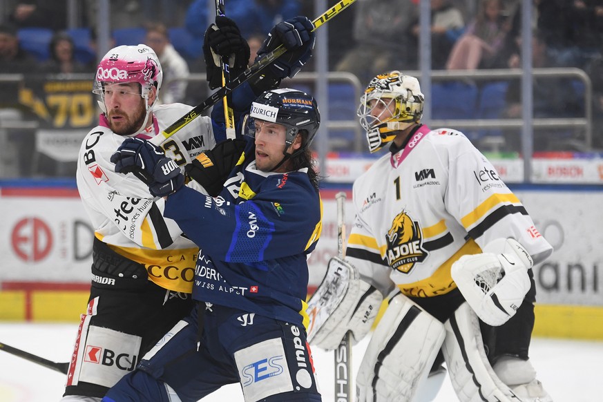 From left Ajoie&#039;s player Frederik Gauthier, Ambri&#039;s player Daniele Grassi and Ajoie&#039;s goalkeeper Tim Wolf, during the preliminary round game of National League A (NLA) Swiss Championshi ...