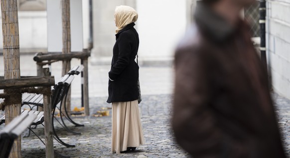 Das Verwaltungsgericht hatte im vergangenen November entschieden, das 13-jährige Mädchen dürfe das islamische Kopftuch (Hijab) im Unterricht tragen.