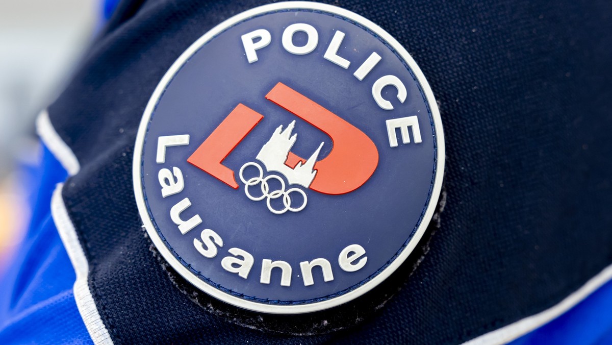 Un badge (ecusson) "Police Lausanne" est photographie, lors de l'inauguration des infrastructures de gestion de crise de l'Etat de Vaud, ce lundi 3 mars 2025 a Lausanne. (KEYSTONE/ ...