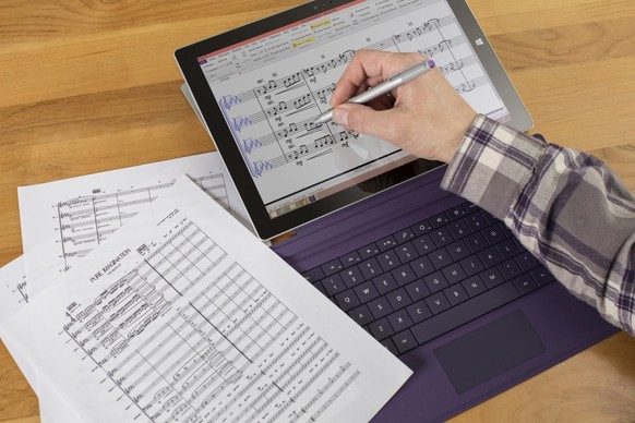Musiker könnten ihre Songs mit dem Stift direkt auf dem Surface komponieren.&nbsp;