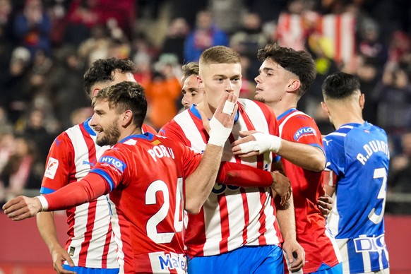 epa11036579 Artem Dovbyk of Girona celebrates after scoring a goal during the Spanish LaLiga match between Girona FC and Alaves, in Girona, Spain, December 18, 2023. EPA/Siu Wu