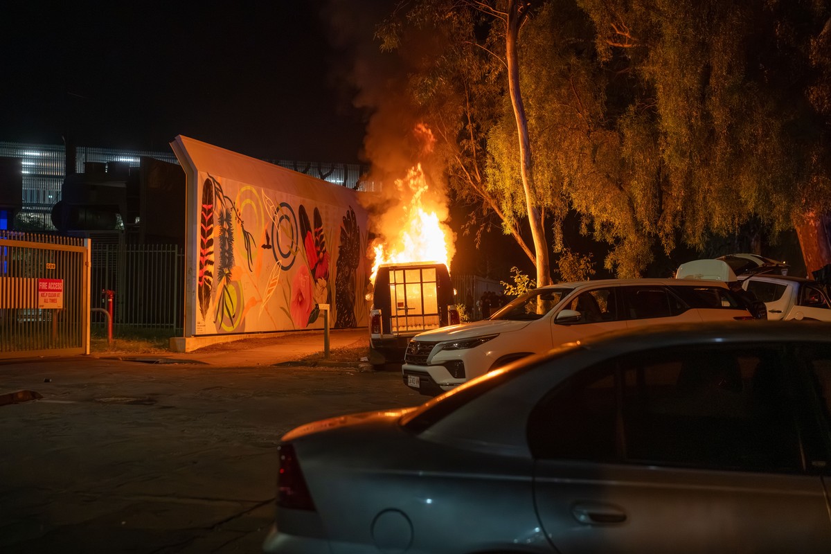 epa12925499 A police vehicle burns as community members clash with authorities outside Alice Springs Hospital in Alice Springs, Australia, 30 April 2026 (issued 01 May 2026). The riot erupted followin ...