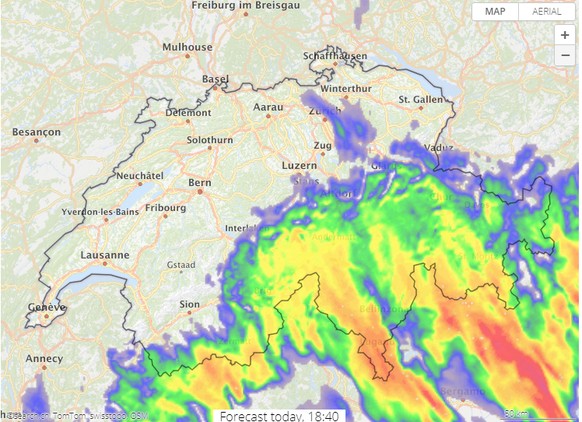 Besonders stark werden die Niederschläge gegen 19 Uhr. Auch in der Nacht regnet es weiter.