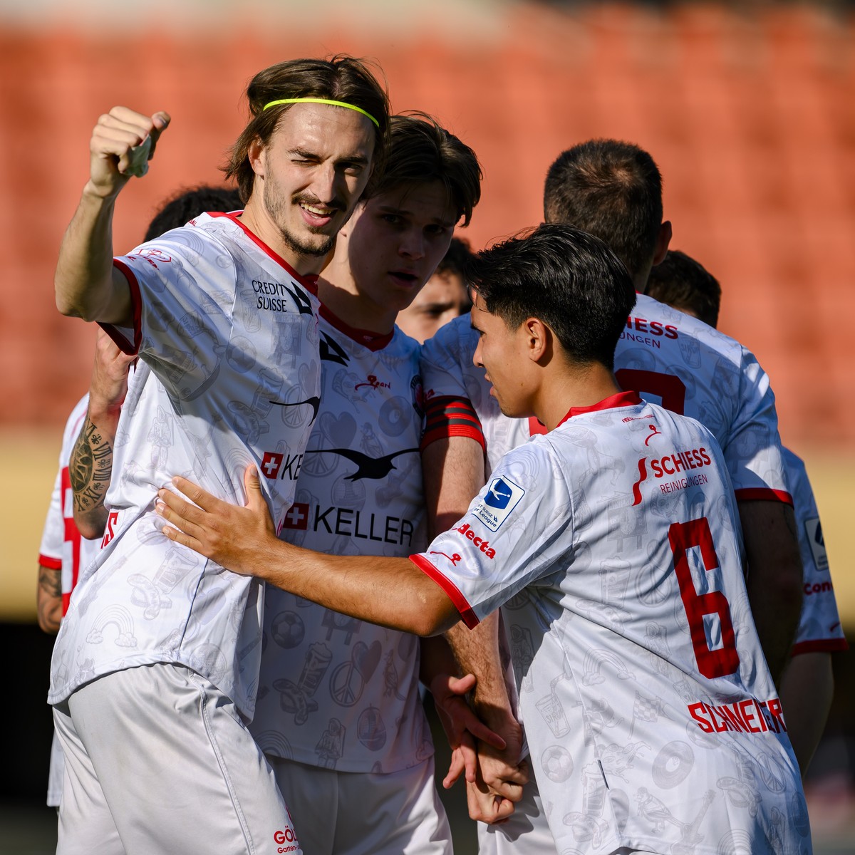 Aldin Turkes (FCW) fete son but avec ses coequipiers lors de la rencontre du championnat de football de Super League entre le FC Stade Lausanne Ouchy et le FC Winterthur le dimanche 14 avril 2024 au s ...