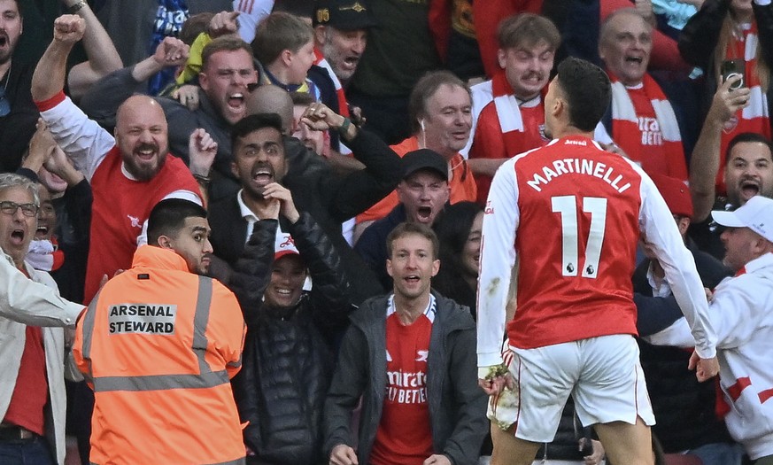 epa12396449 Gabriel Martinelli of Arsenal celebrates scoring the 1-1 goal during the English Premier League soccer match between Arsenal FC and Manchester City, in London, Britain, 21 September 2025.  ...
