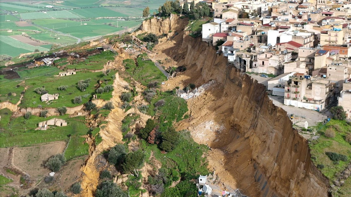 epaselect epa12682665 An aerial view taken with a drone shows the site of a landslide at Niscemi, Caltanissetta province, Sicily Island, southern Italy, 26 January 2026. Following days of heavy rainfa ...