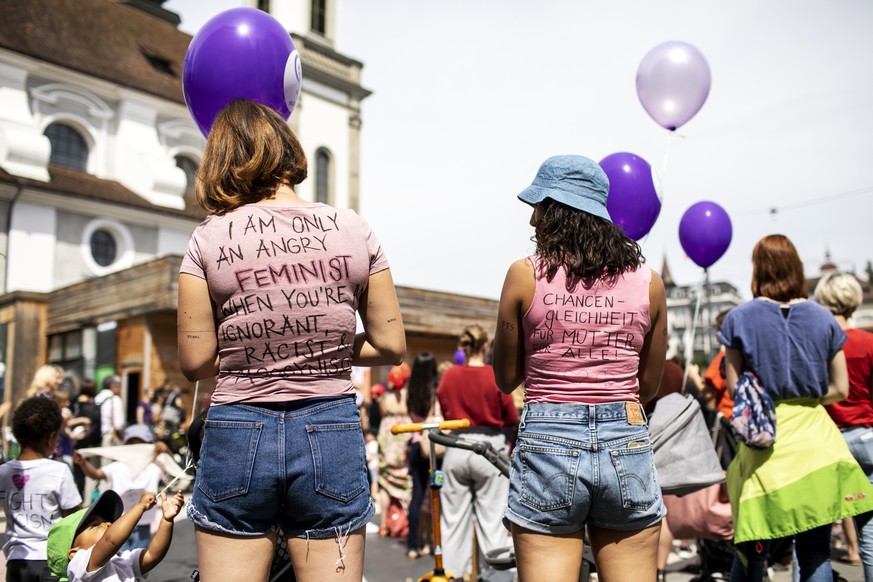 Frauen streiken am nationalen Frauenstreik am Freitag, 14. Juni 2019, in Luzern. Am heutigen Freitag findet in der Schweiz der Frauenstreik statt. Der Kampftag fr die Gleichstellung der Geschlechter  ...