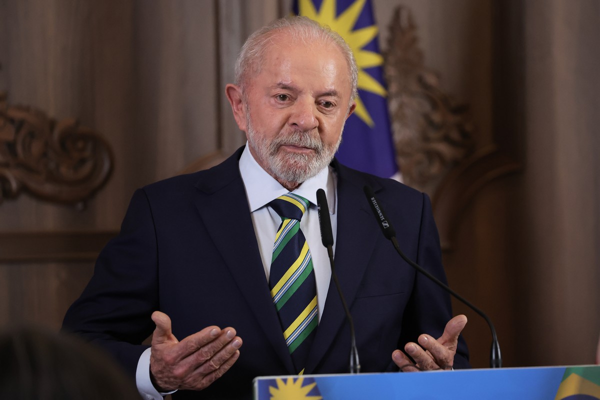 epa12485170 President of Brazil Luiz Inácio Lula da Silva speaks during a press conference at the Association of Southeast Asian Nations (ASEAN) Summit at the Kuala Lumpur Convention Centre (KLCC) in  ...