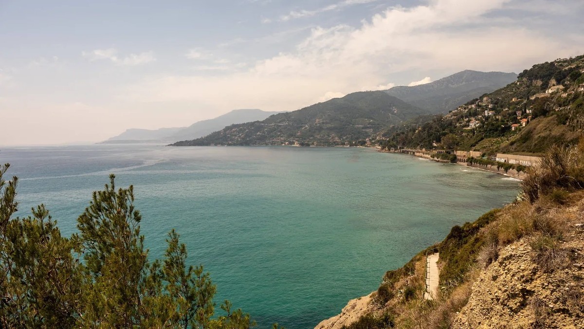 Plage de Vallecrosia al mare, en Ligurie, Italie