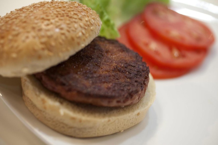 BRITAIN SCIENCE CULTURED BEEF BURGER
epa03813846 An handout picture shows the burger made from Cultured Beef, which has been developed by Professor Mark Post of Maastricht University in London, Britai ...