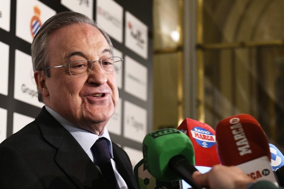 epa06619025 Real Madrid&#039;s President Florentino Perez speaks to journalists during the Cena Pirata V edition organized by Spanish soccer player Esteban Granero in Madrid, Spain, 21 March 2018. EPA ...