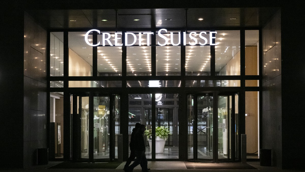 Das Logo der Schweizer Bank Credit Suisse an einem Gebaeude in Zuerich Oerlikon, aufgenommen am Dienstag, 22. Februar 2022. (KEYSTONE/Ennio Leanza).