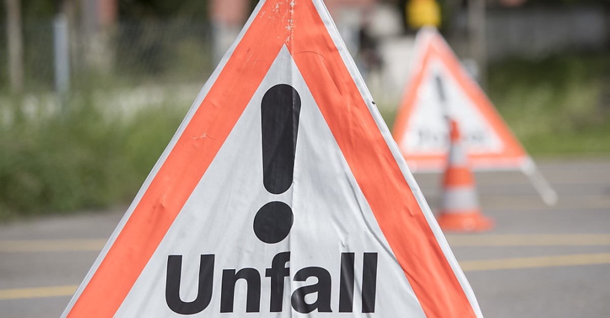 autofahrer-f-hrt-in-riggisberg-kind-an