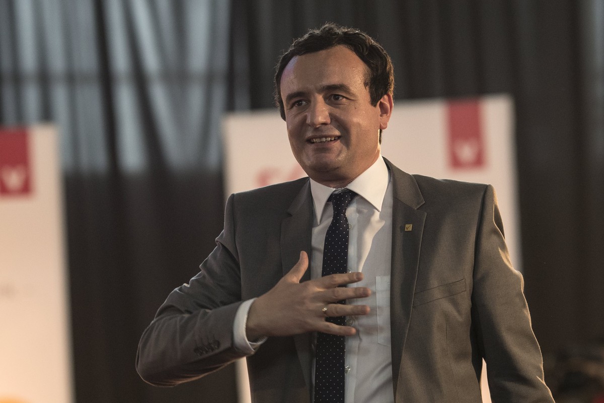 epa06012091 Albin Kurti, parliamentary elections Prime Minister candidate and founder of the biggest opposition party Selfdetermination (Vetevendosje) gestures during an electoral rally in Mitrovica,  ...