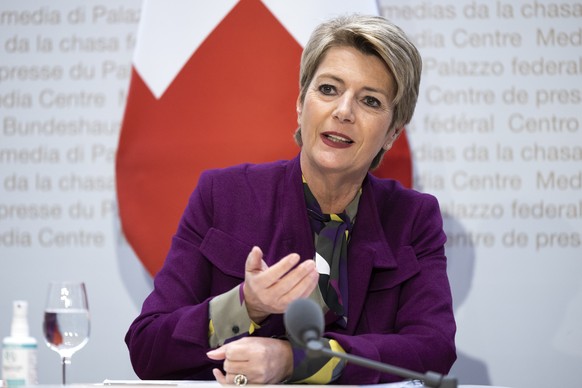 Bundesraetin Karin Keller-Sutter spricht waehrend einer Medienkonferenz des Bundesrates zum Thema &quot;Uebernahme der EU-Verordnung ueber die Europaeische Grenz- und Kuestenwache (Weiterentwicklung d ...