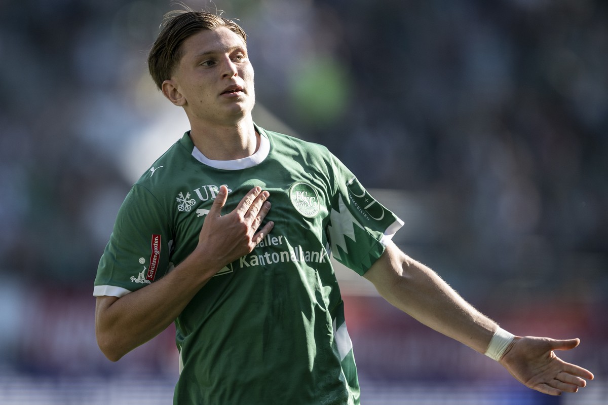 Alessandro Vogt (SG) bejubelt das 1-0 im Fussball Meisterschaftsspiel der Swiss Super League zwischen dem FC St. Gallen (St. Gallen) und dem FC Winterthur (FCW), am Samstag, 9. August 2025, im kybunpa ...