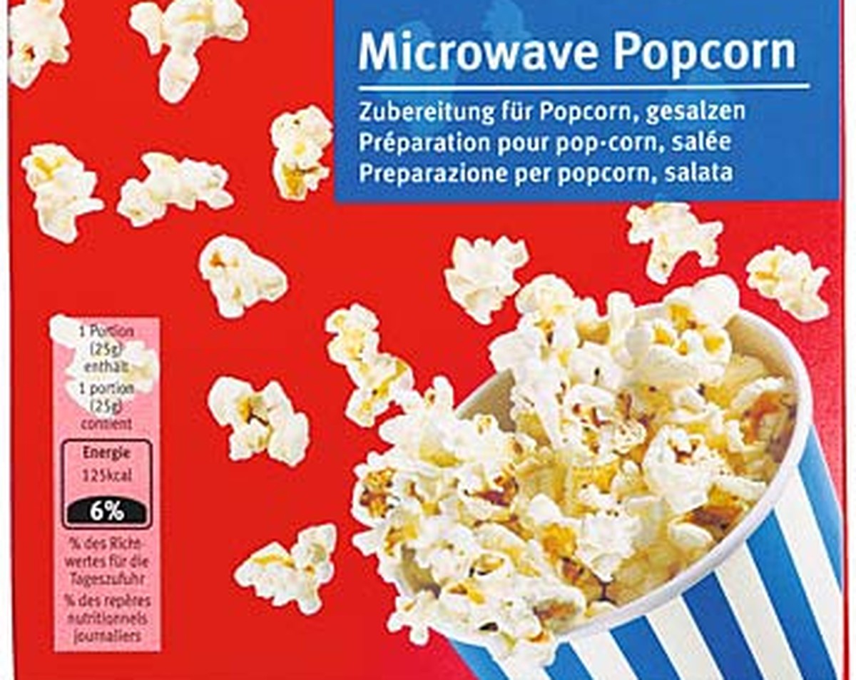 Tja, schliesslich kostet das Korn zum Selberpoppen nur 70 Rappen pro 100 Gramm, also fünf Franken weniger insgesamt. Fragt sich nur, wo Sie bei plötzlichem Heisshunger im Kino schnell-schnell eine Mik ...
