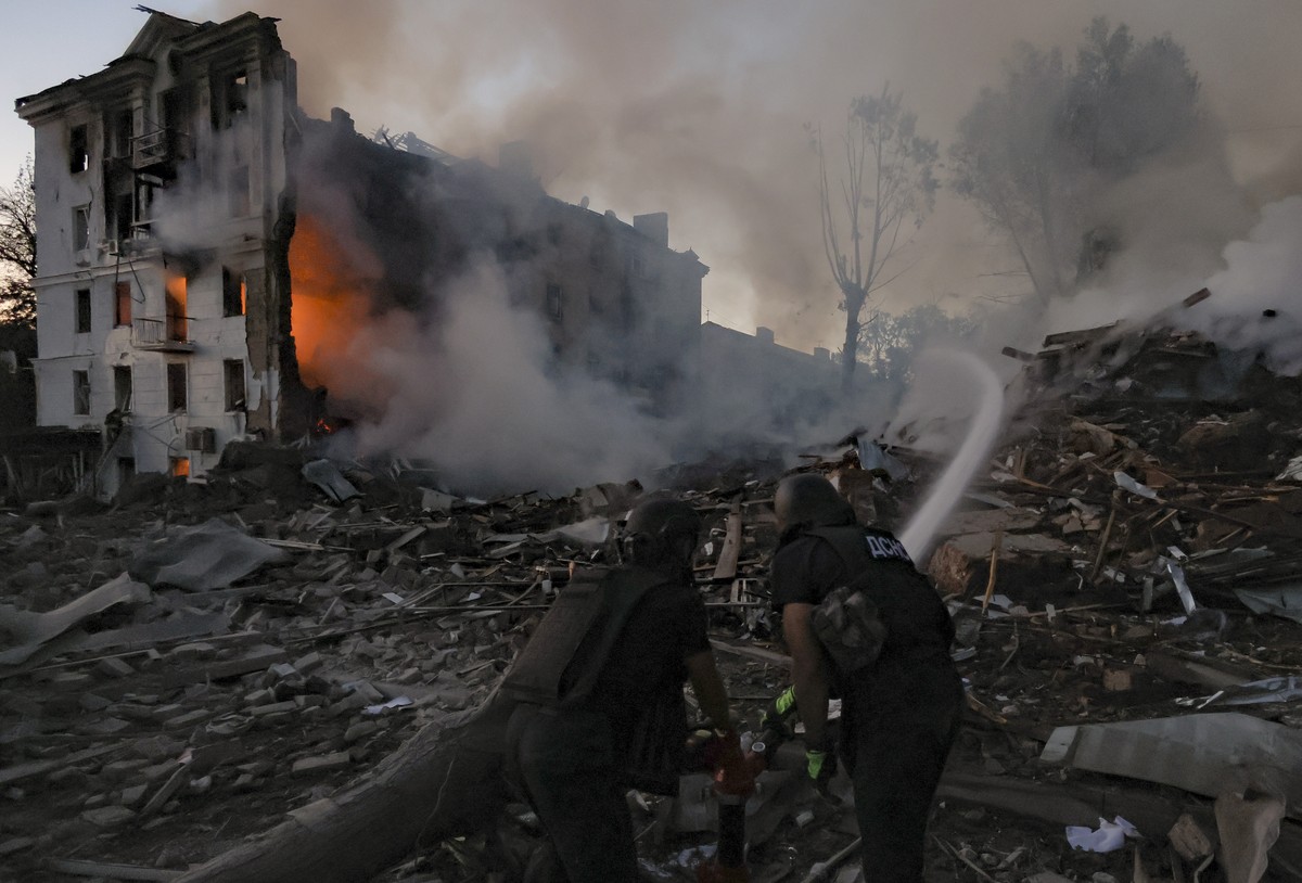 epa12276600 Ukrainian rescuers work at the site of a Russian strike to a five-storied residential building in Kramatorsk in the Donetsk region, Ukraine, 31 July 2025 (issued 01 August 2025), amid the  ...