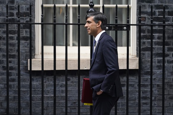 Britain&#039;s Prime Minster Rishi Sunak departs 10 Downing Street to go to the House of Commons for his weekly Prime Minister&#039;s Questions in London, Wednesday, March 13, 2024. (AP Photo/Alberto  ...