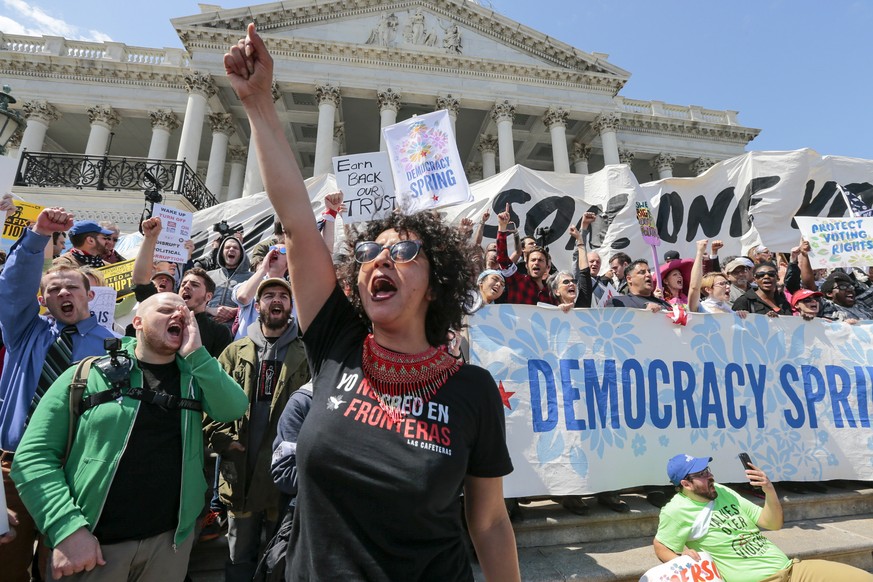 Kein Zugang zum Kapitol: Hunderte Menschen demonstrieren in Washington gegen den Einfluss von Geld auf die Politik