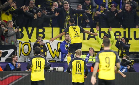 epa07975201 Dortmund&#039;s Achraf Hakimi (C) celebrates after scoring the 3-2 goal during the UEFA Champions League group F soccer match between Borussia Dortmund and Inter Milan in Dortmund, Germany ...