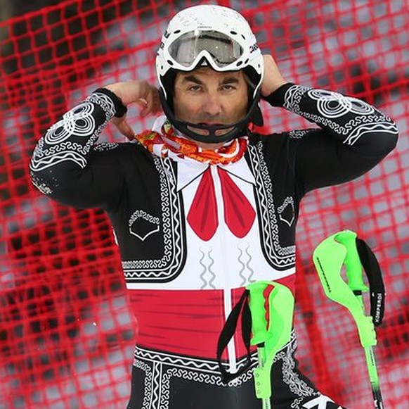 epa04095485 Hubertus Von Hohenlohe of Mexico reacts after crashing during the first run of the Men&#039;s Slalom race at the Rosa Khutor Alpine Center during the Sochi 2014 Olympic Games, Krasnaya Pol ...