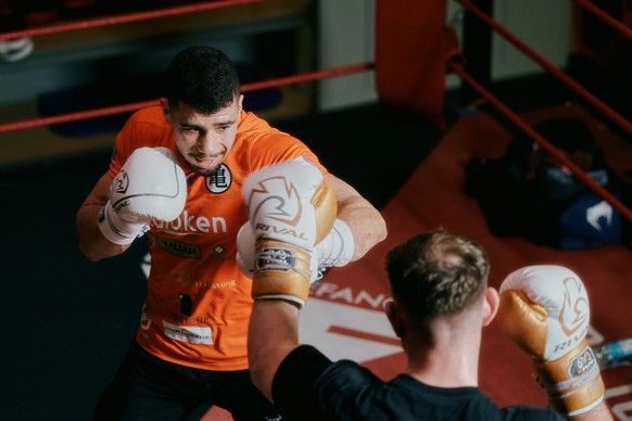 02. April 2026 (Schlieren) – Kickboxer Fabian Lorito beim Training. Er wird als erster Schweizer seit Andy Hug am K1-Turnier in Tokio teilnehmen.