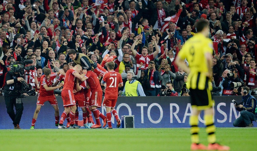 Soccer: Champions League Final-Borussia Dortmund vs Bayern Munich May 25, 2013 London, UNITED KINGDOM Bayern Munich player Arjen Robben 10 is congratulated by teammates after scoring a goal against Bo ...