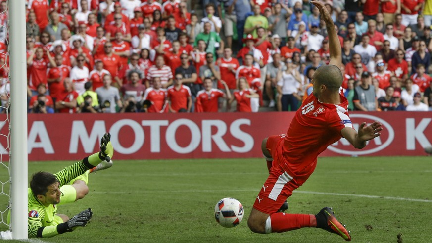 Derdiyok vor Fabianski: Der Matchball in der 118. Minute.