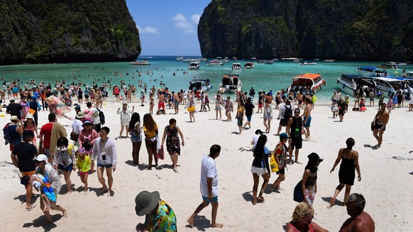 This photo taken on April 9, 2018 shows a crowd of tourists on the Maya Bay beach, on the southern Thai island of Koh Phi Phi. 
Across the region, Southeast Asia&#039;s once-pristine beaches are reeli ...